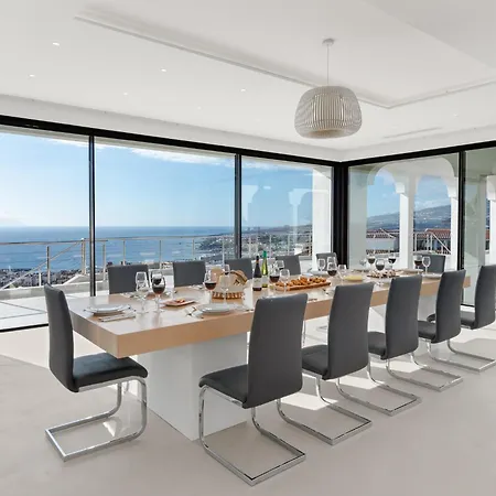 Karat Presidencial Villa